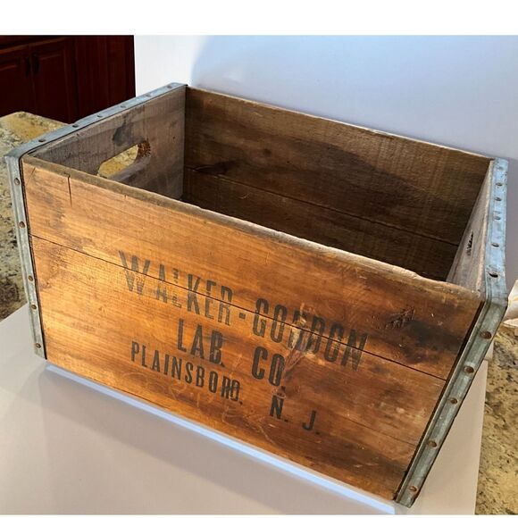 Vintage Walker Gordon Lab Co wooden crate; Plainsboro NJ great old crate - Picture 3 of 5